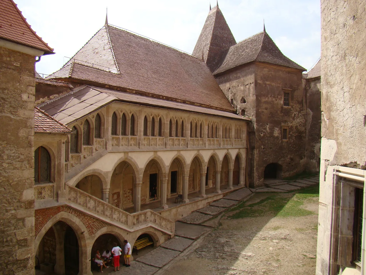 Castelul Corvinilor Curtea Interioara