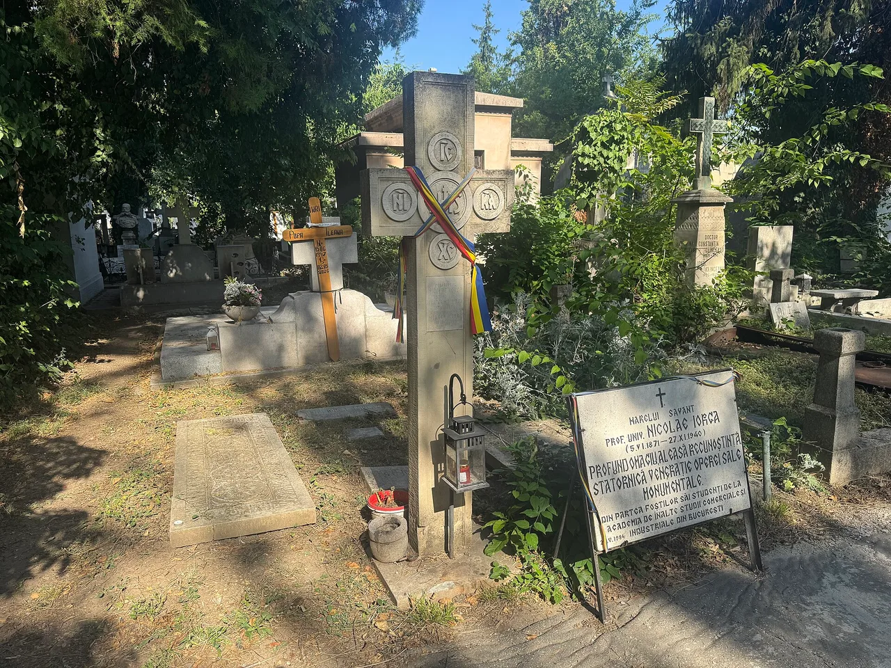 Grave of Nicolae and Ecaterina Iorga (A)
